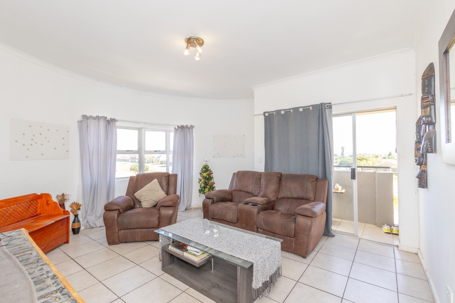 2 Bedroom Property for Sale in Uitzicht Western Cape